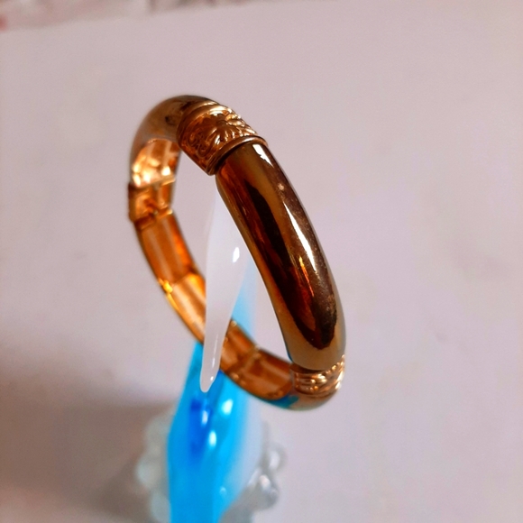 Vintage Goldtone Bracelet - Picture 2 of 6